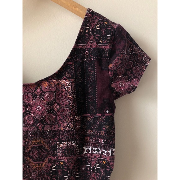 Maroon patterned crop top - Picture 3 of 5